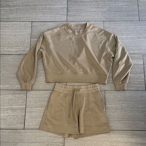 Lululemon soft stream cropped crew & shorts